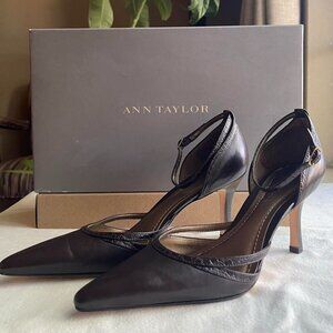 Ann Taylor Women's Black and Brown Courts